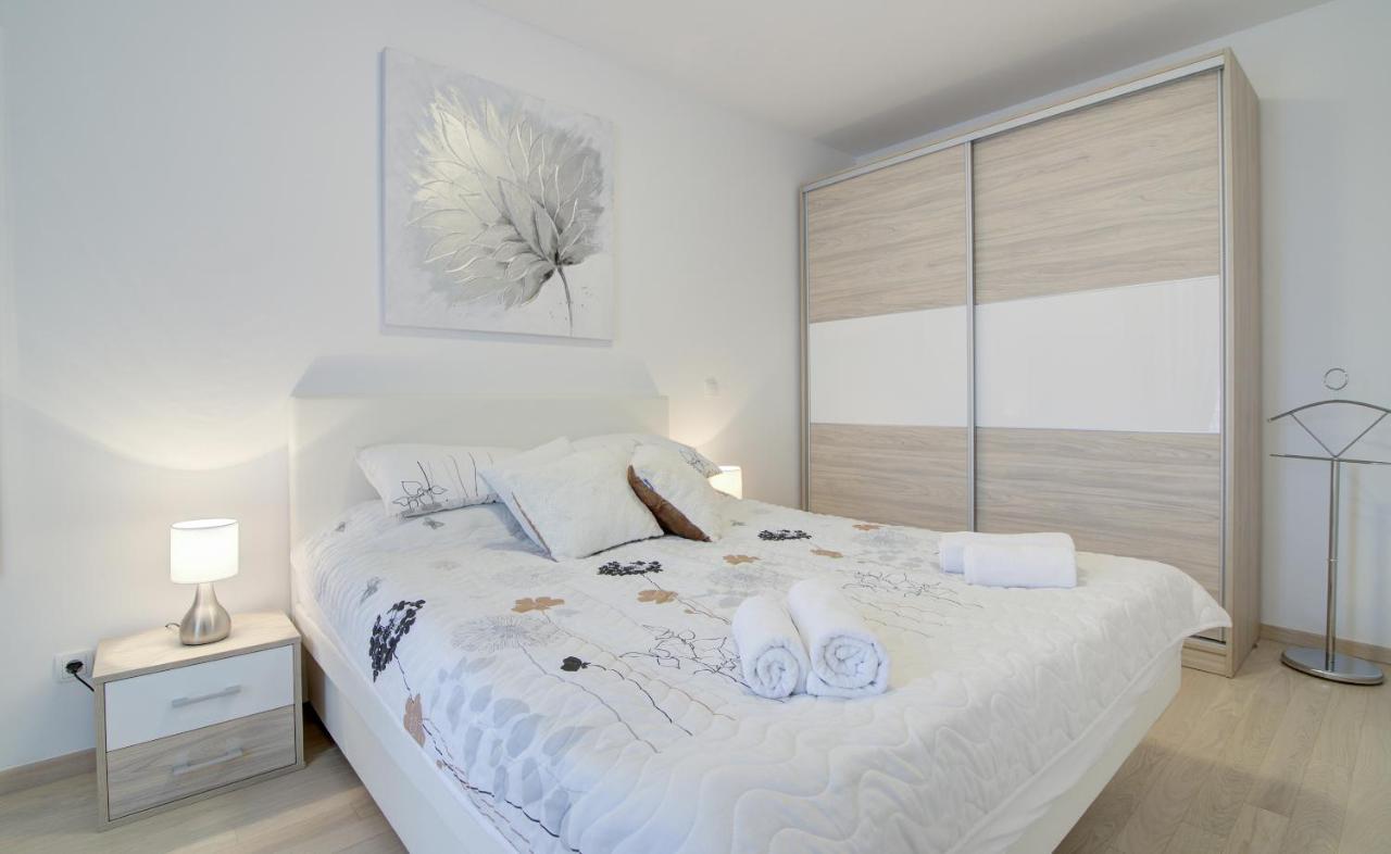 Apartments Luka - Villa Sunce Сень Экстерьер фото